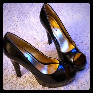 Body Central Peep-toe pumps